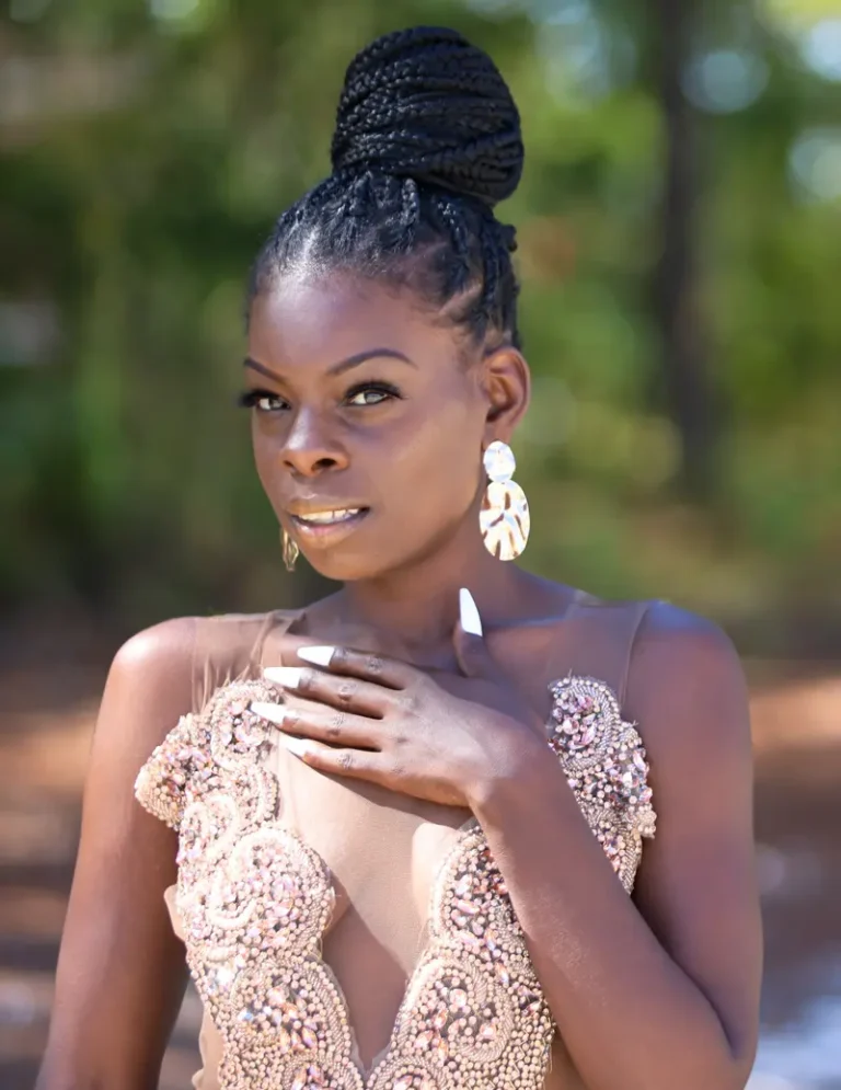 Shante' Roane Wearing AtOnce Designs by The Portrait King — L’AMOUR Magazine editorial